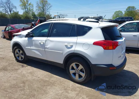 2015 Toyota Rav4 Xle z USA, uszkodzony, nr VIN 2T3RFREV9FW251649